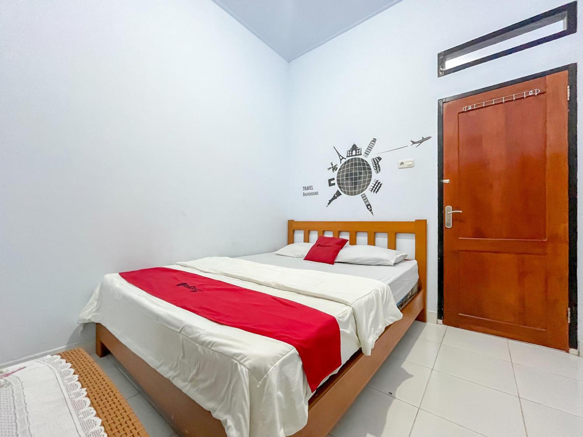 Reddoorz Syariah At Home Ampana Guest House Ampana Kota Exterior foto