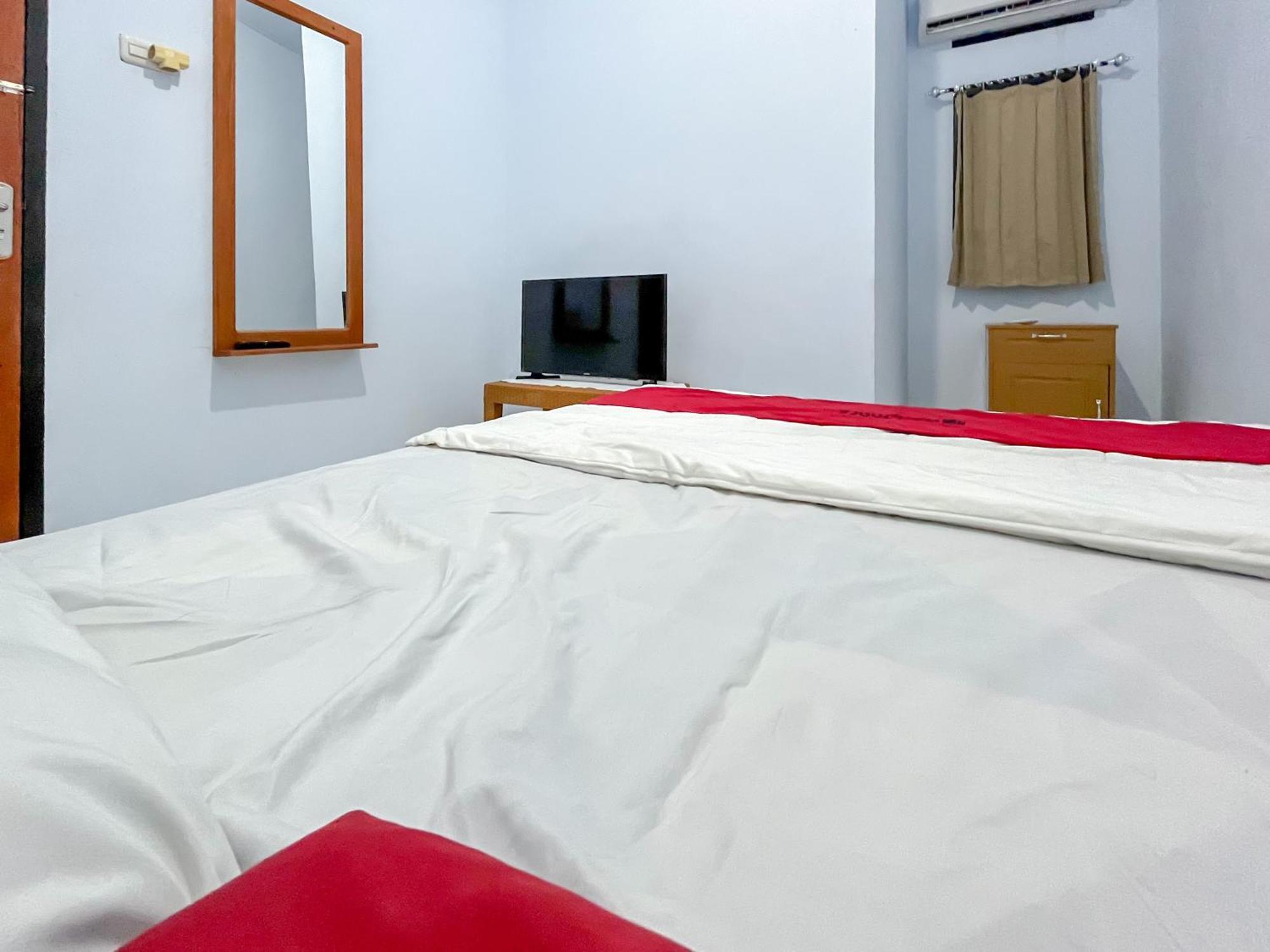 Reddoorz Syariah At Home Ampana Guest House Ampana Kota Exterior foto