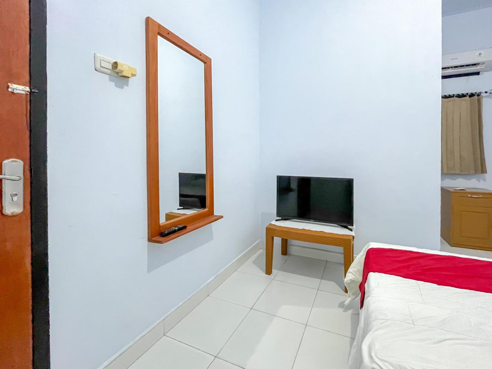 Reddoorz Syariah At Home Ampana Guest House Ampana Kota Exterior foto