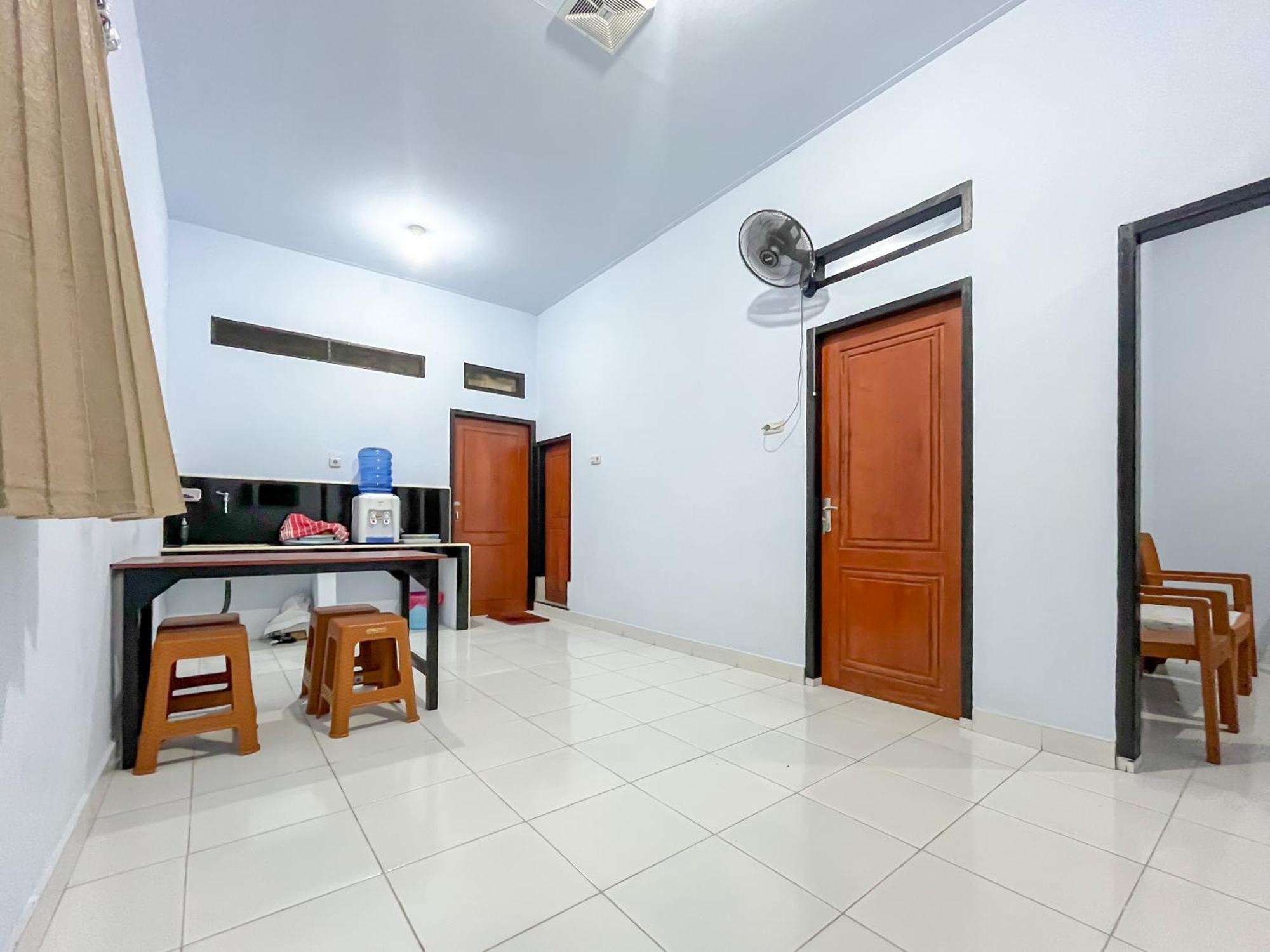 Reddoorz Syariah At Home Ampana Guest House Ampana Kota Exterior foto