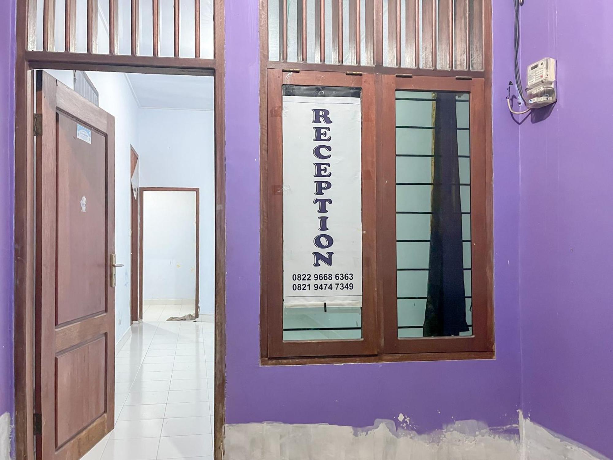 Reddoorz Syariah At Home Ampana Guest House Ampana Kota Exterior foto