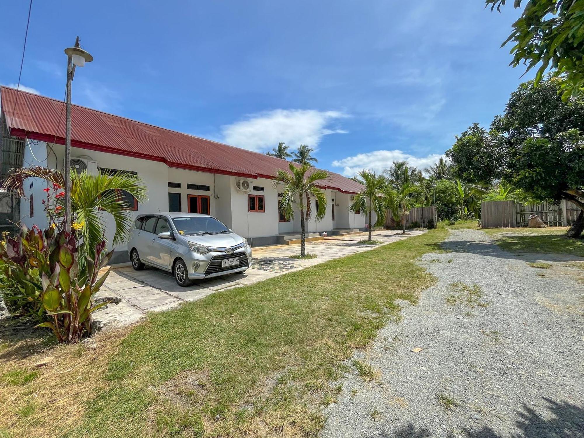 Reddoorz Syariah At Home Ampana Guest House Ampana Kota Exterior foto