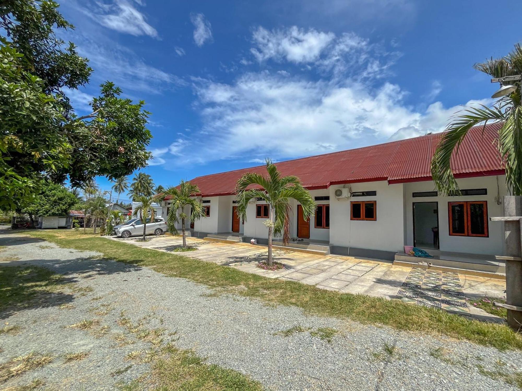 Reddoorz Syariah At Home Ampana Guest House Ampana Kota Exterior foto